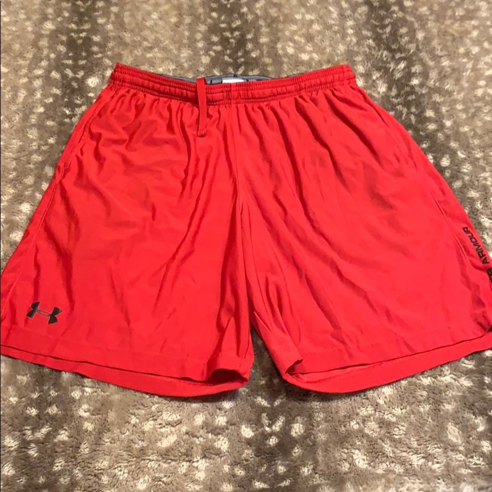 Men’s UA shorts